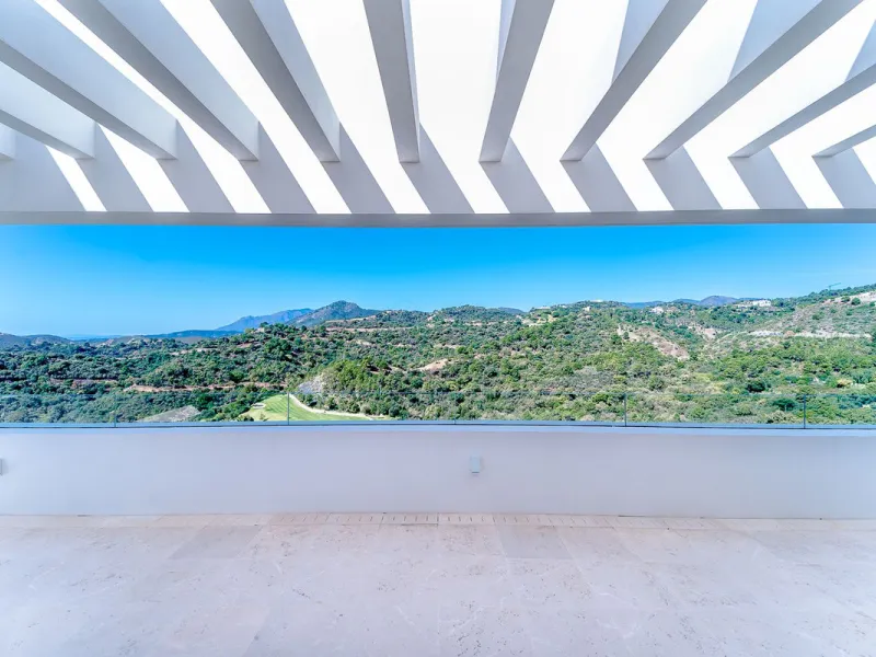 Newly built contemporary villa, finished on two floors plus basement, plus roof top, accessible by stairs and elevator. It is located in a natural environment, surrounded by golf and mountain, providing nice open views to those, panoramic sea view from th