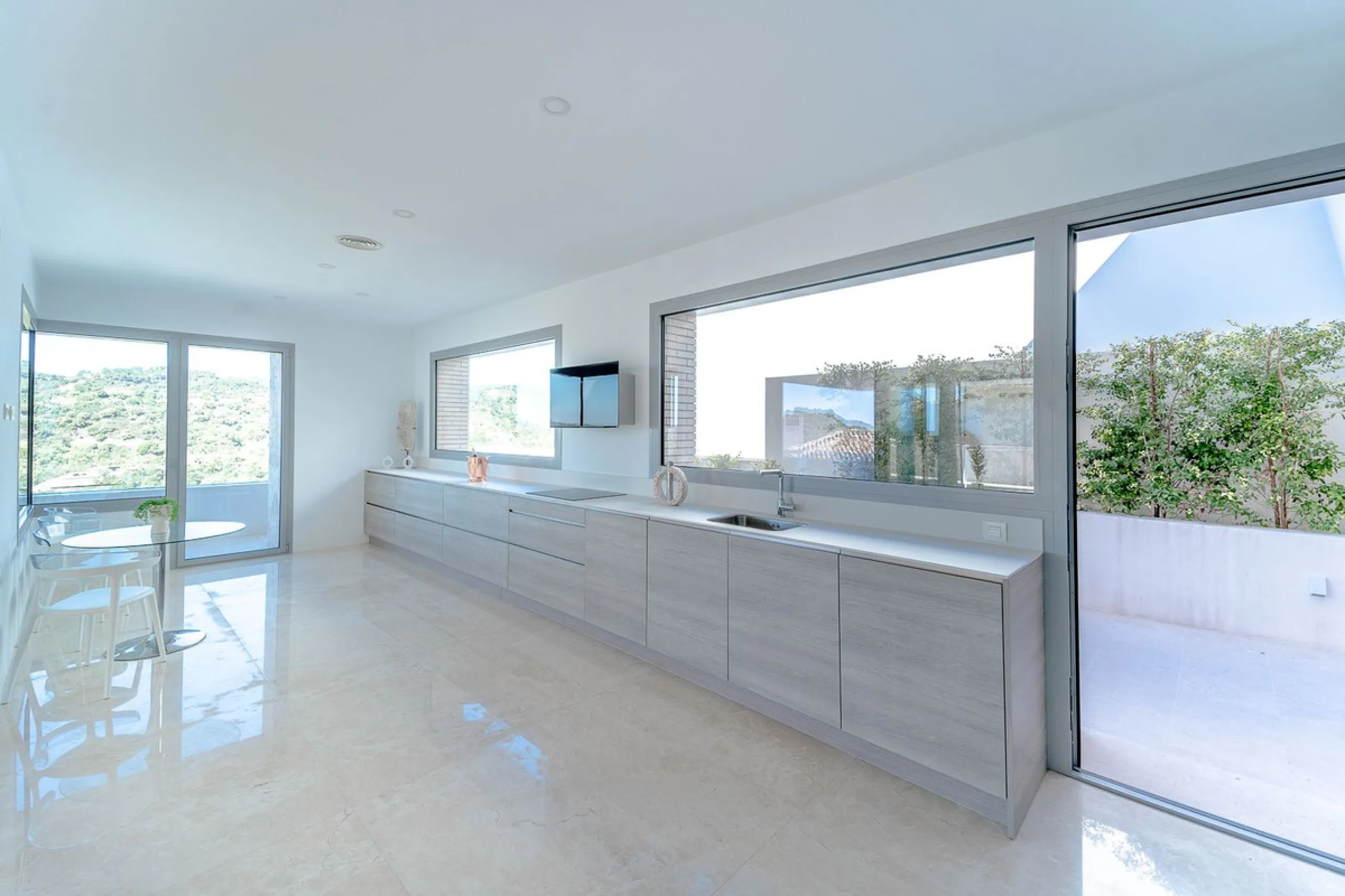 Newly built contemporary villa, finished on two floors plus basement, plus roof top, accessible by stairs and elevator. It is located in a natural environment, surrounded by golf and mountain, providing nice open views to those, panoramic sea view from th