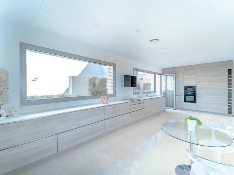 Newly built contemporary villa, finished on two floors plus basement, plus roof top, accessible by stairs and elevator. It is located in a natural environment, surrounded by golf and mountain, providing nice open views to those, panoramic sea view from th