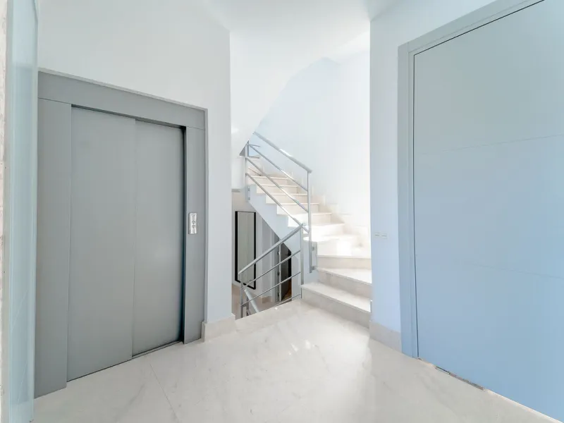 Newly built contemporary villa, finished on two floors plus basement, plus roof top, accessible by stairs and elevator. It is located in a natural environment, surrounded by golf and mountain, providing nice open views to those, panoramic sea view from th