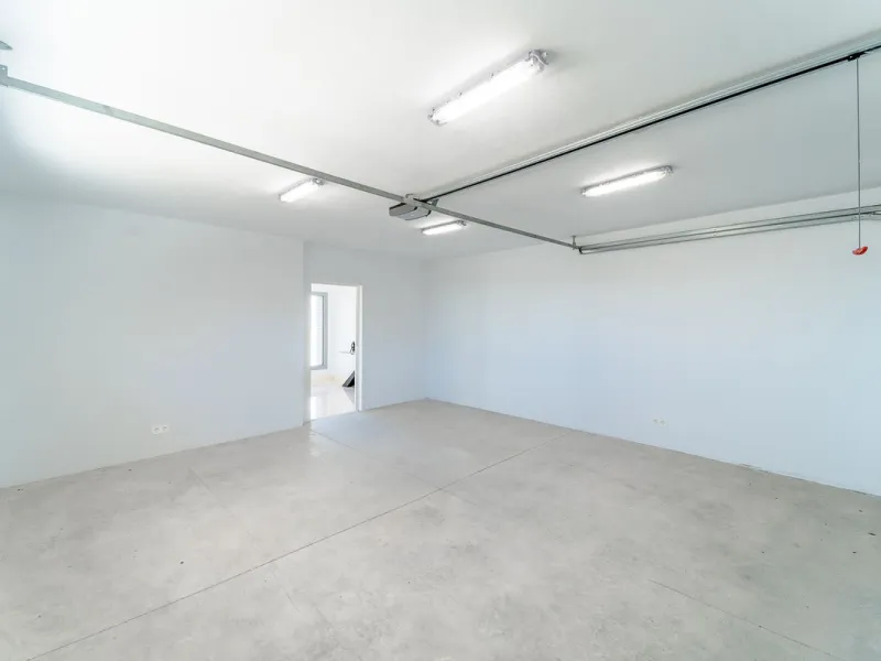 Newly built contemporary villa, finished on two floors plus basement, plus roof top, accessible by stairs and elevator. It is located in a natural environment, surrounded by golf and mountain, providing nice open views to those, panoramic sea view from th