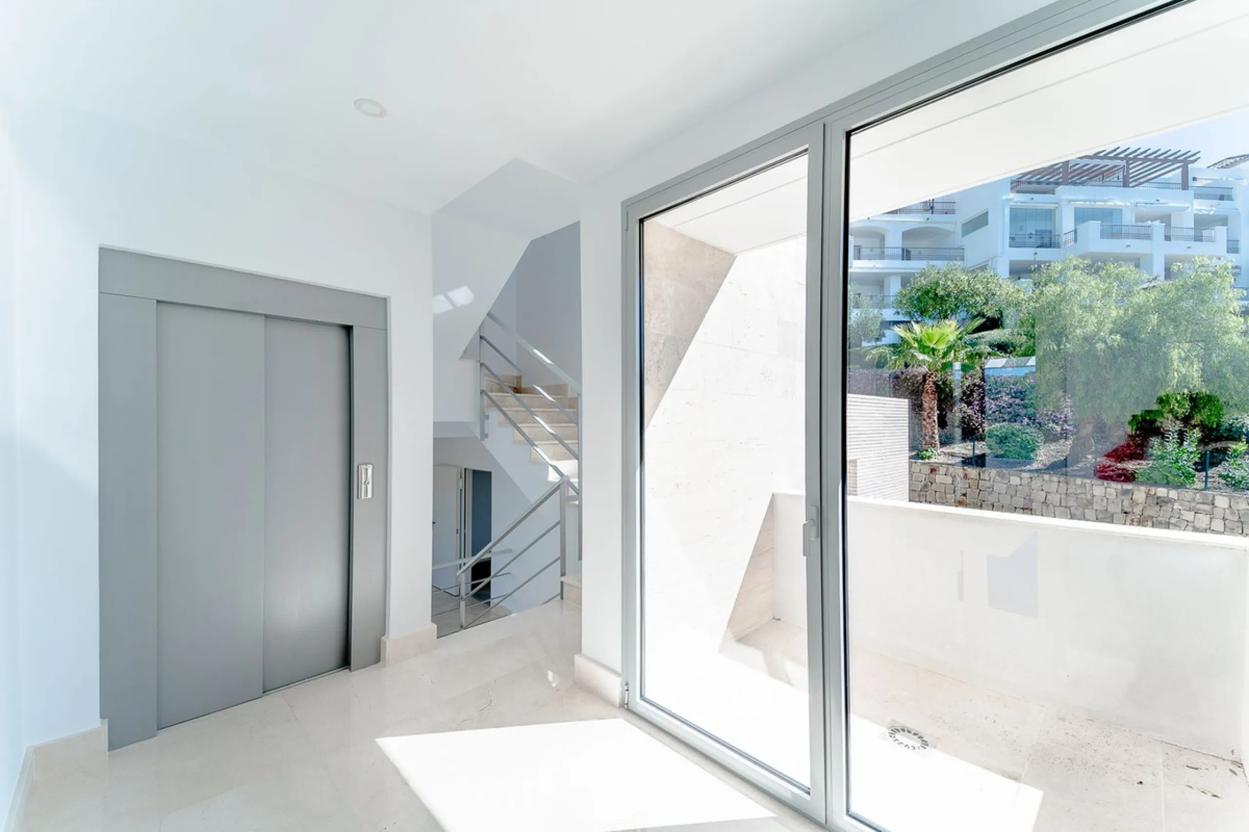 Newly built contemporary villa, finished on two floors plus basement, plus roof top, accessible by stairs and elevator. It is located in a natural environment, surrounded by golf and mountain, providing nice open views to those, panoramic sea view from th