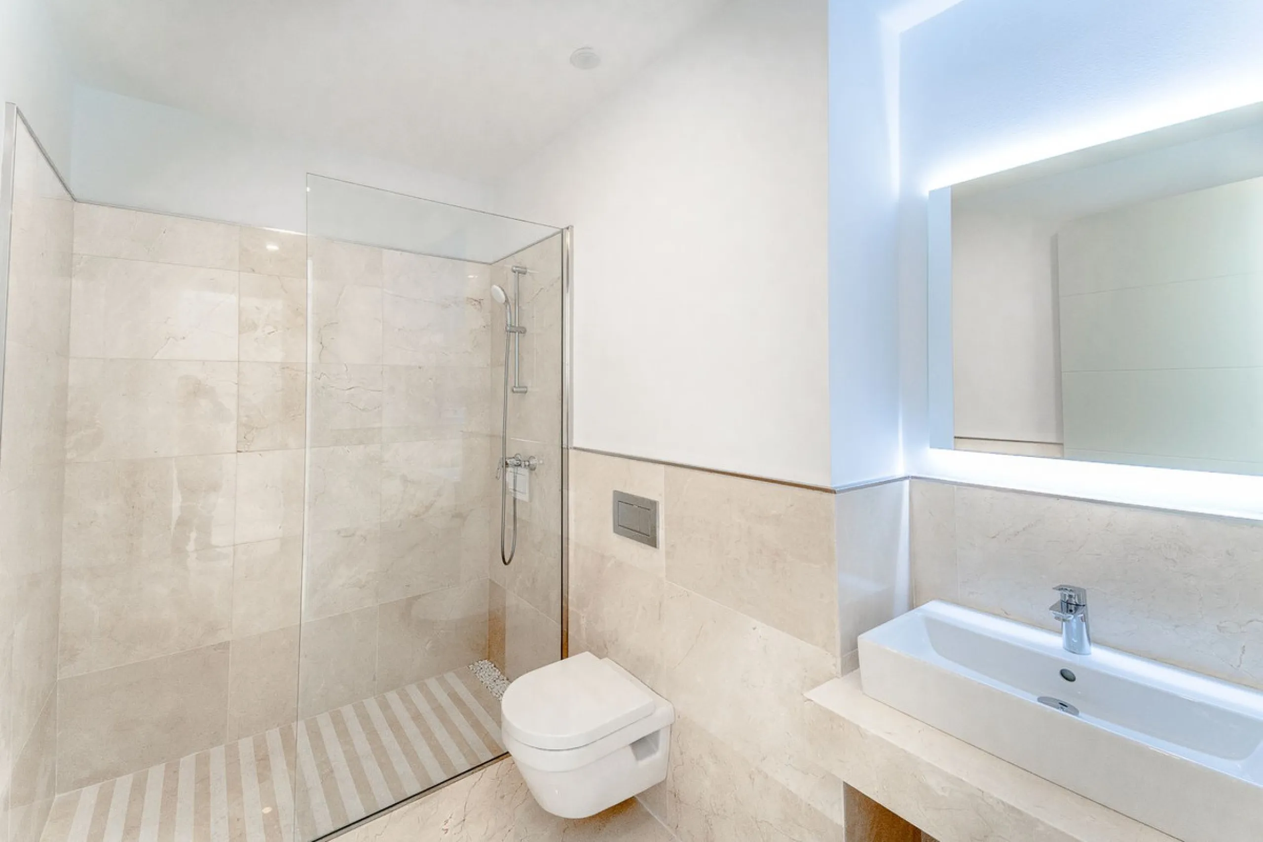 Newly built contemporary villa, finished on two floors plus basement, plus roof top, accessible by stairs and elevator. It is located in a natural environment, surrounded by golf and mountain, providing nice open views to those, panoramic sea view from th