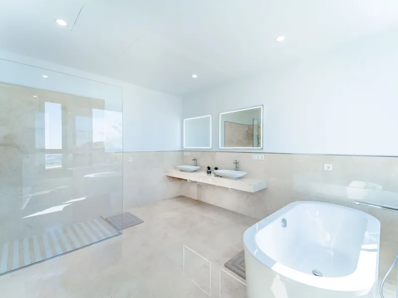 Newly built contemporary villa, finished on two floors plus basement, plus roof top, accessible by stairs and elevator. It is located in a natural environment, surrounded by golf and mountain, providing nice open views to those, panoramic sea view from th