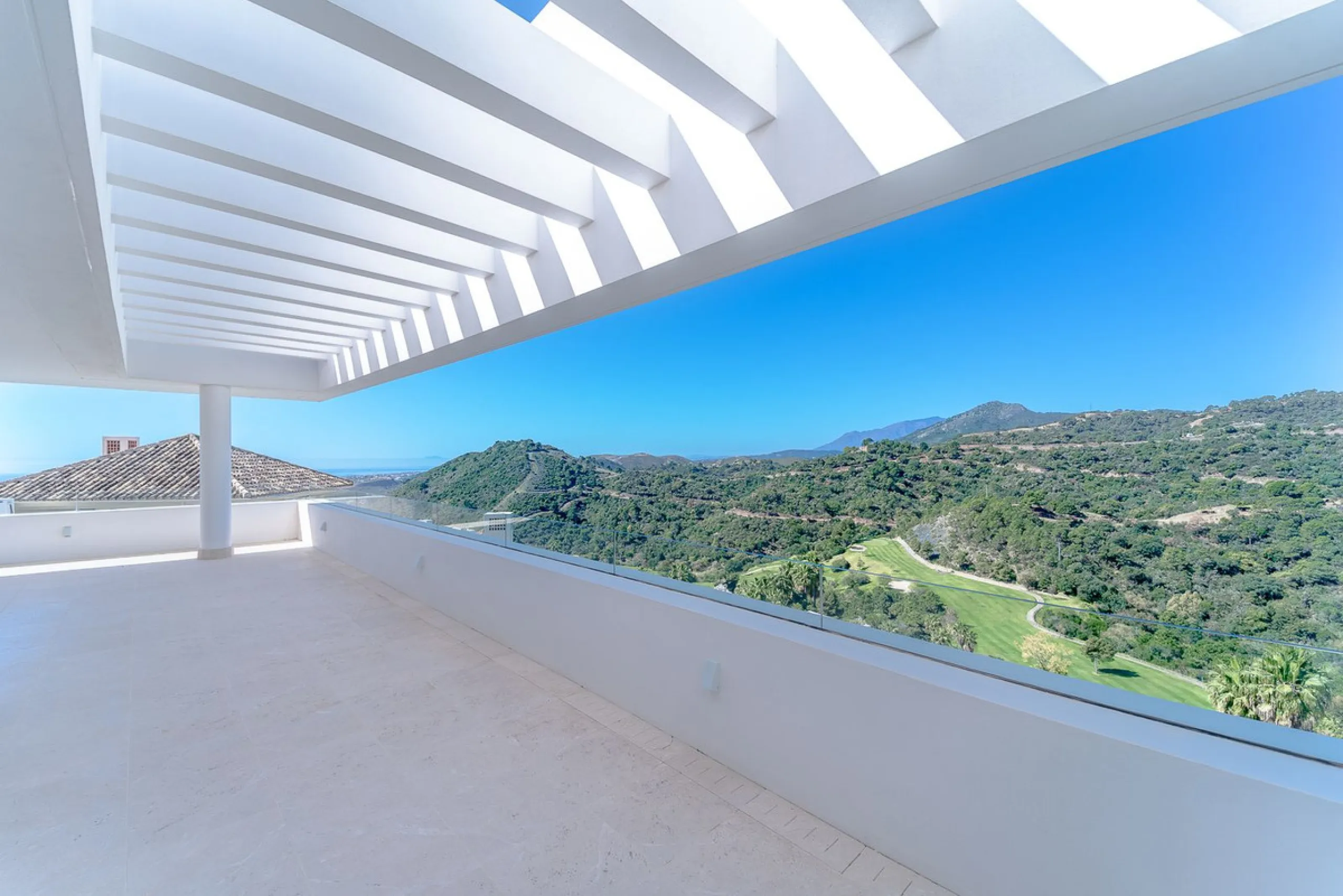 Newly built contemporary villa, finished on two floors plus basement, plus roof top, accessible by stairs and elevator. It is located in a natural environment, surrounded by golf and mountain, providing nice open views to those, panoramic sea view from th