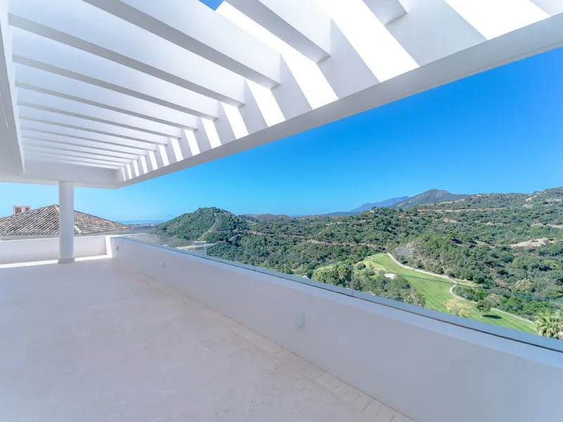 Newly built contemporary villa, finished on two floors plus basement, plus roof top, accessible by stairs and elevator. It is located in a natural environment, surrounded by golf and mountain, providing nice open views to those, panoramic sea view from th