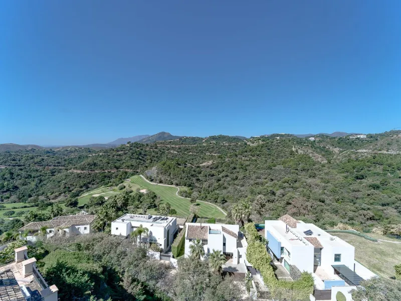 Newly built contemporary villa, finished on two floors plus basement, plus roof top, accessible by stairs and elevator. It is located in a natural environment, surrounded by golf and mountain, providing nice open views to those, panoramic sea view from th