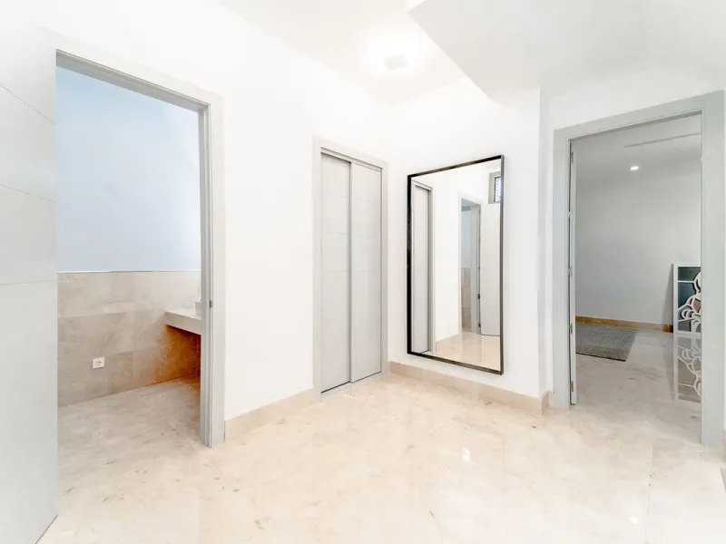 Newly built contemporary villa, finished on two floors plus basement, plus roof top, accessible by stairs and elevator. It is located in a natural environment, surrounded by golf and mountain, providing nice open views to those, panoramic sea view from th