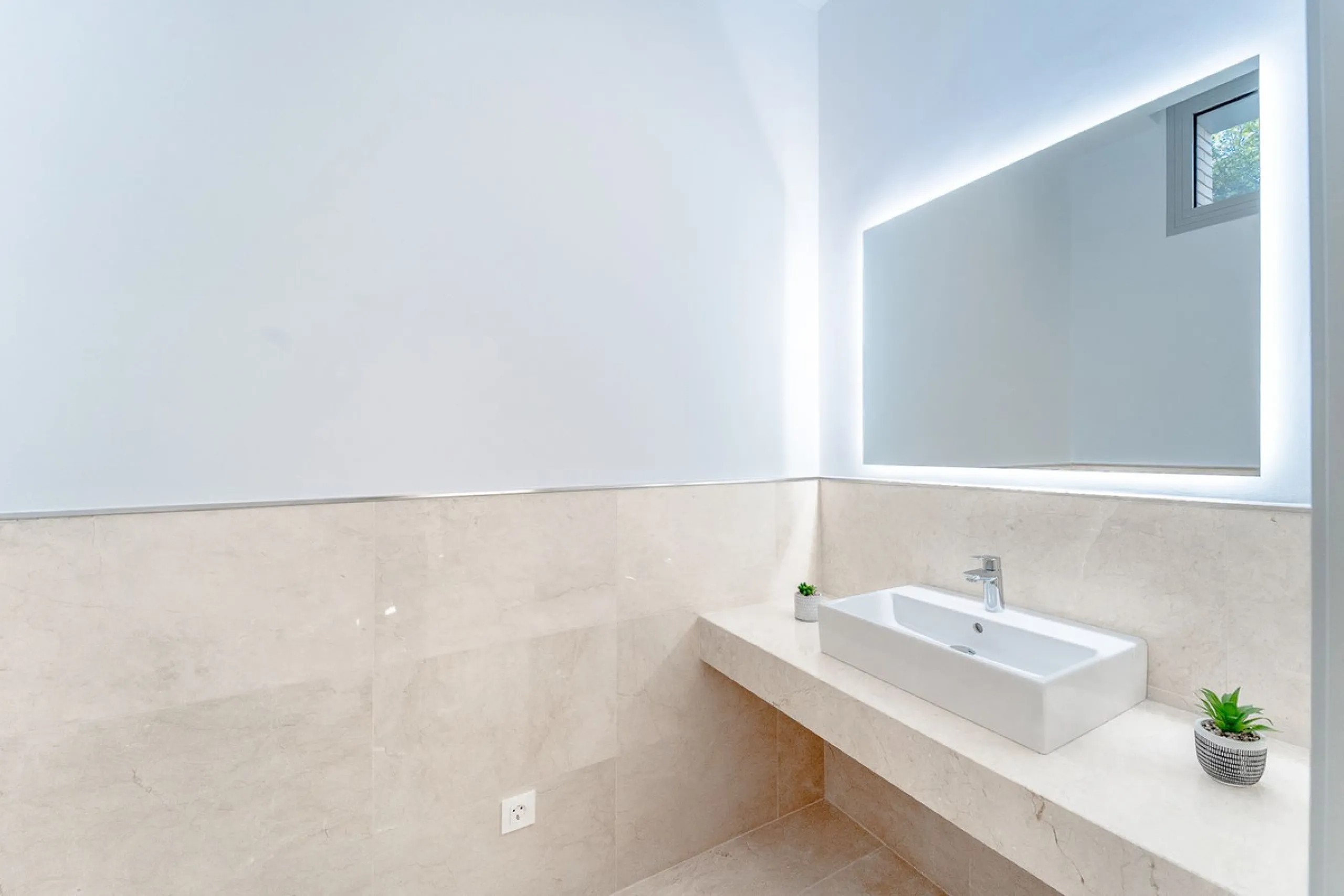 Newly built contemporary villa, finished on two floors plus basement, plus roof top, accessible by stairs and elevator. It is located in a natural environment, surrounded by golf and mountain, providing nice open views to those, panoramic sea view from th