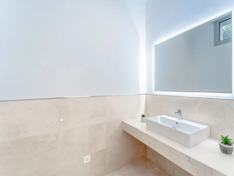 Newly built contemporary villa, finished on two floors plus basement, plus roof top, accessible by stairs and elevator. It is located in a natural environment, surrounded by golf and mountain, providing nice open views to those, panoramic sea view from th