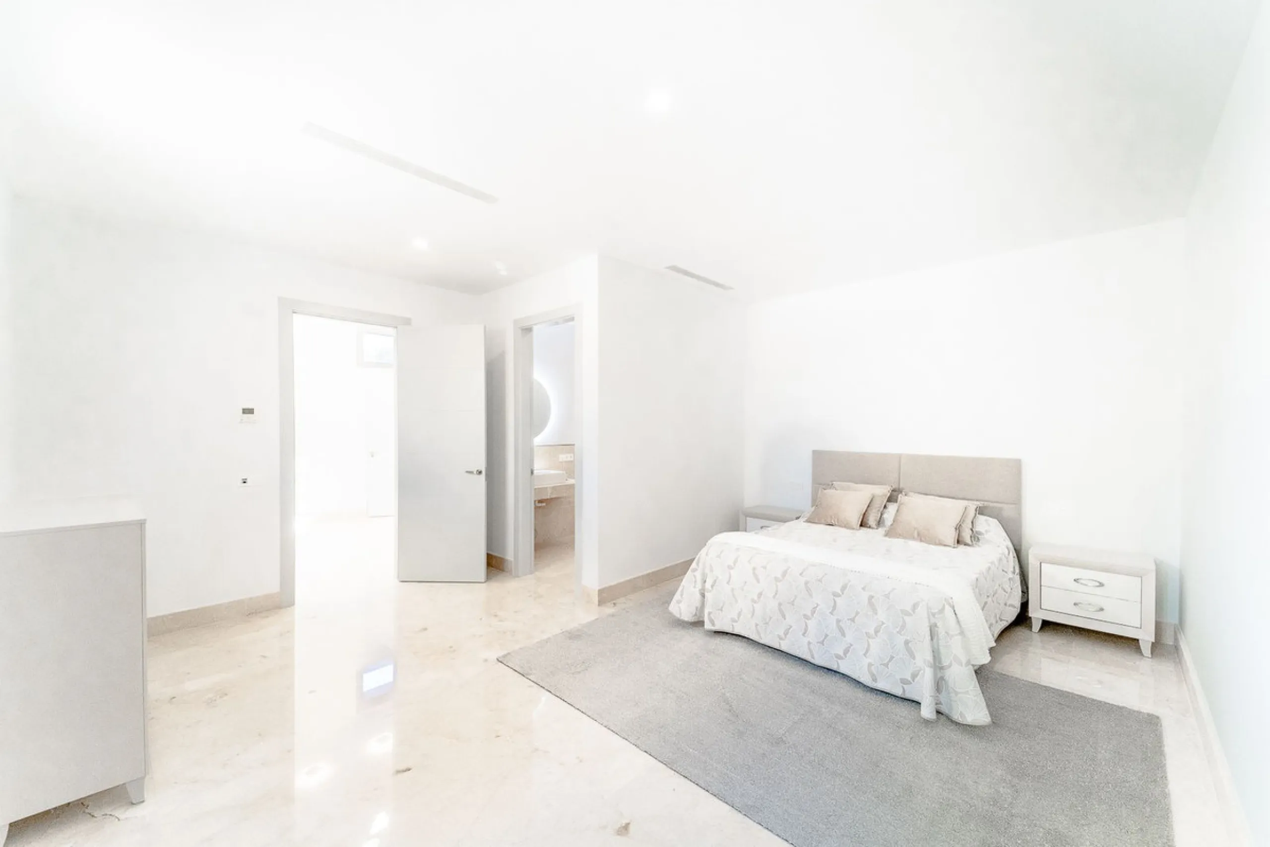 Newly built contemporary villa, finished on two floors plus basement, plus roof top, accessible by stairs and elevator. It is located in a natural environment, surrounded by golf and mountain, providing nice open views to those, panoramic sea view from th