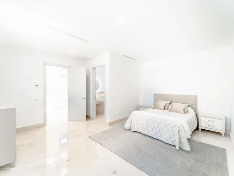 Newly built contemporary villa, finished on two floors plus basement, plus roof top, accessible by stairs and elevator. It is located in a natural environment, surrounded by golf and mountain, providing nice open views to those, panoramic sea view from th