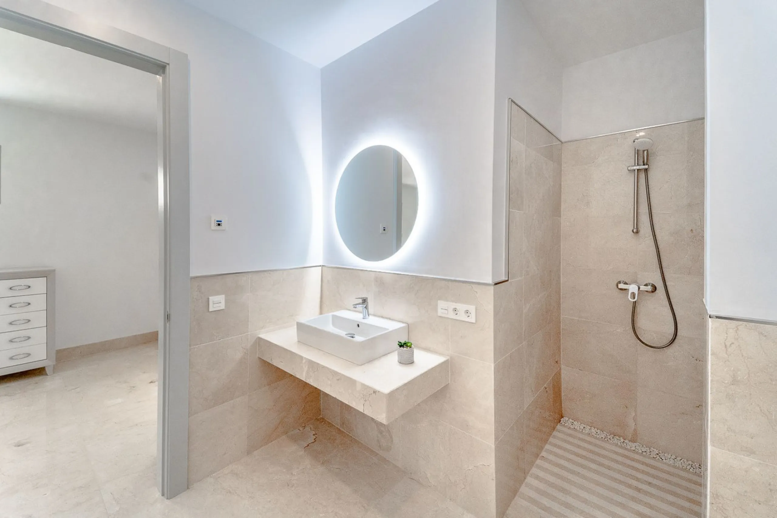 Newly built contemporary villa, finished on two floors plus basement, plus roof top, accessible by stairs and elevator. It is located in a natural environment, surrounded by golf and mountain, providing nice open views to those, panoramic sea view from th