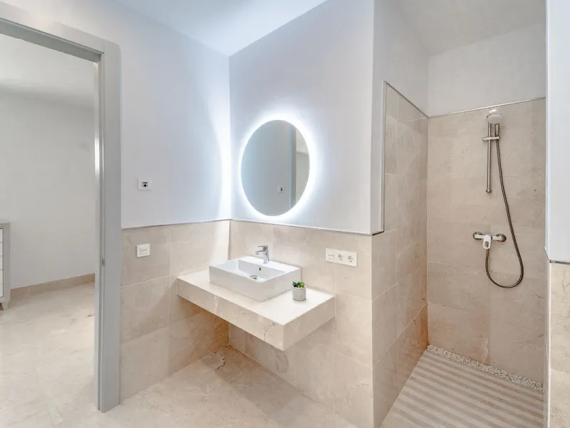 Newly built contemporary villa, finished on two floors plus basement, plus roof top, accessible by stairs and elevator. It is located in a natural environment, surrounded by golf and mountain, providing nice open views to those, panoramic sea view from th