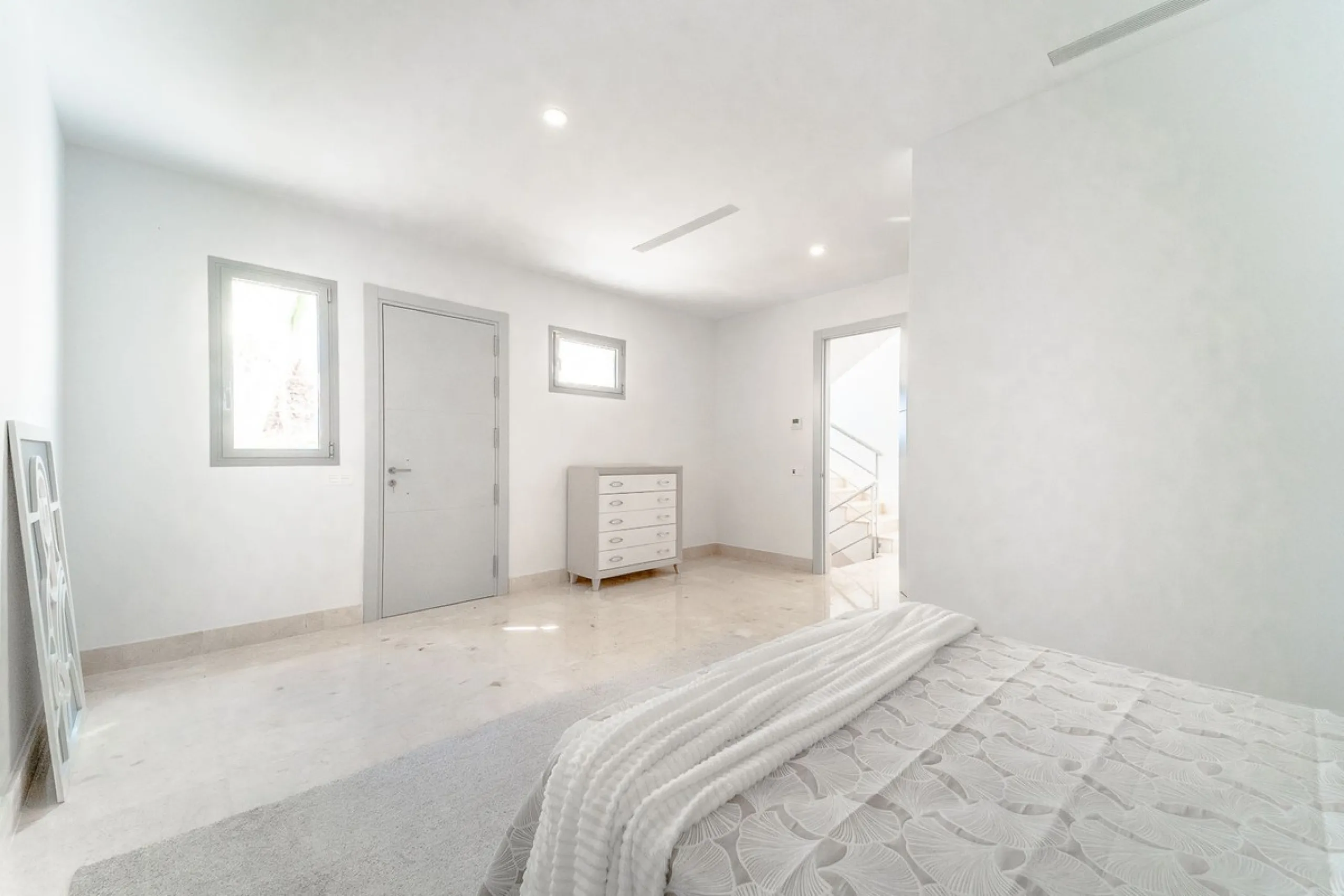 Newly built contemporary villa, finished on two floors plus basement, plus roof top, accessible by stairs and elevator. It is located in a natural environment, surrounded by golf and mountain, providing nice open views to those, panoramic sea view from th
