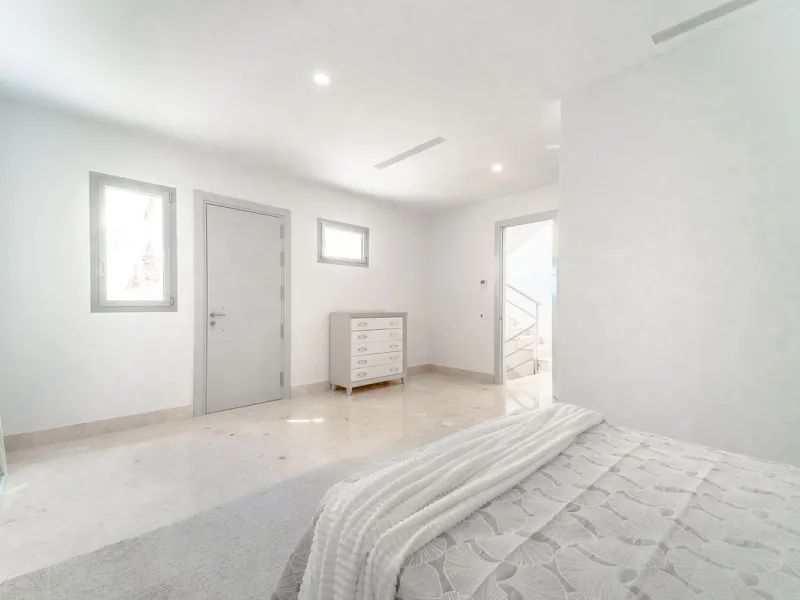 Newly built contemporary villa, finished on two floors plus basement, plus roof top, accessible by stairs and elevator. It is located in a natural environment, surrounded by golf and mountain, providing nice open views to those, panoramic sea view from th