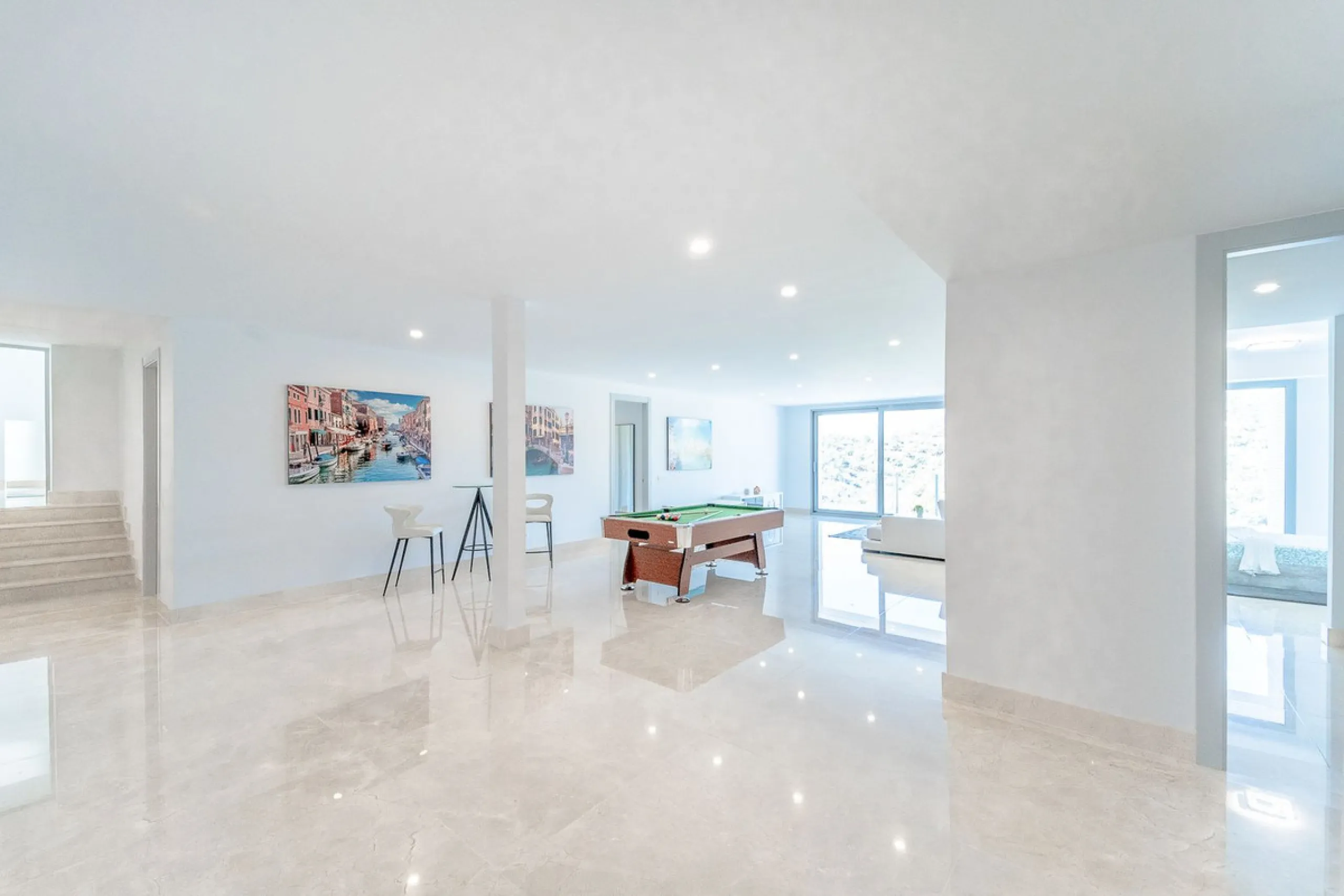 Newly built contemporary villa, finished on two floors plus basement, plus roof top, accessible by stairs and elevator. It is located in a natural environment, surrounded by golf and mountain, providing nice open views to those, panoramic sea view from th