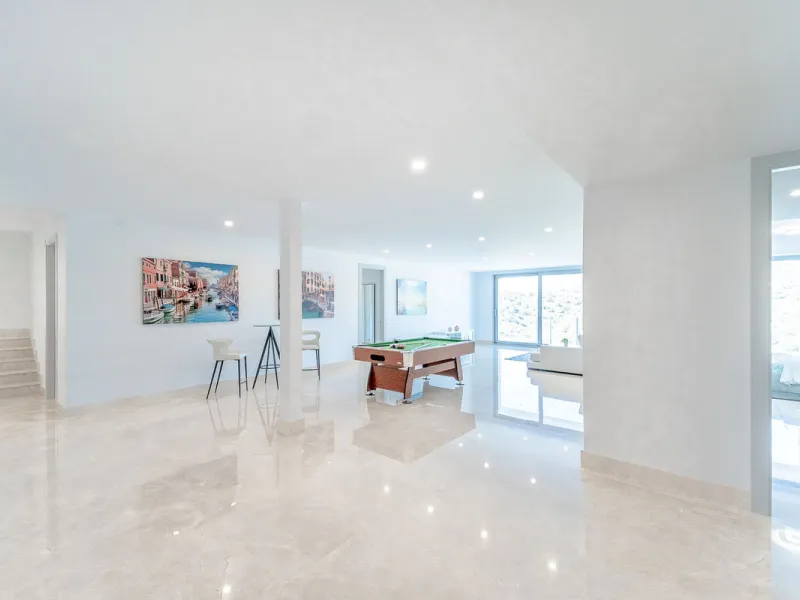 Newly built contemporary villa, finished on two floors plus basement, plus roof top, accessible by stairs and elevator. It is located in a natural environment, surrounded by golf and mountain, providing nice open views to those, panoramic sea view from th