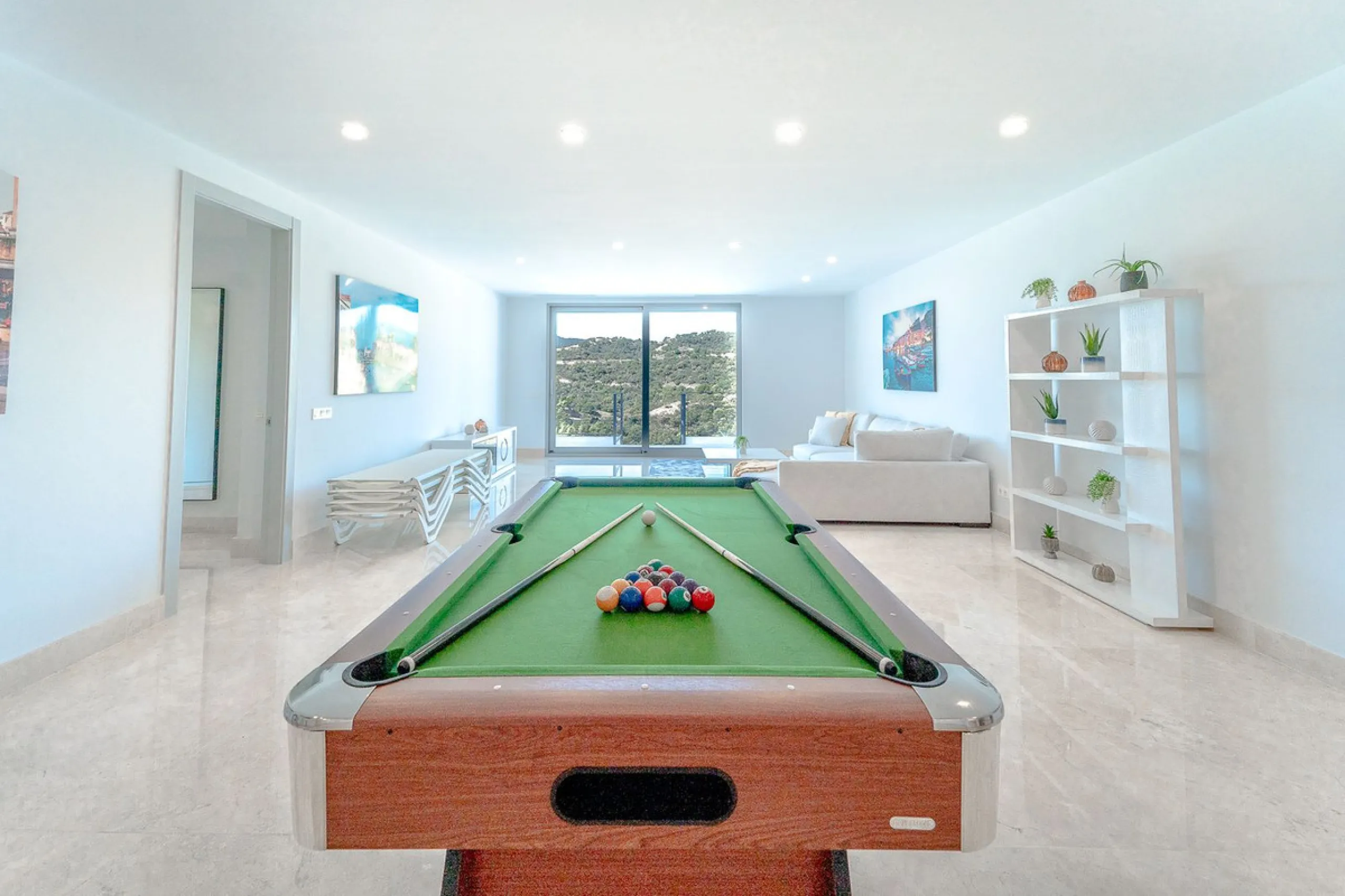 Newly built contemporary villa, finished on two floors plus basement, plus roof top, accessible by stairs and elevator. It is located in a natural environment, surrounded by golf and mountain, providing nice open views to those, panoramic sea view from th