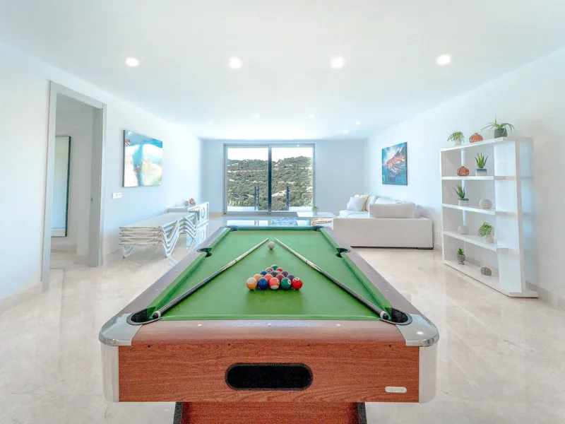 Newly built contemporary villa, finished on two floors plus basement, plus roof top, accessible by stairs and elevator. It is located in a natural environment, surrounded by golf and mountain, providing nice open views to those, panoramic sea view from th