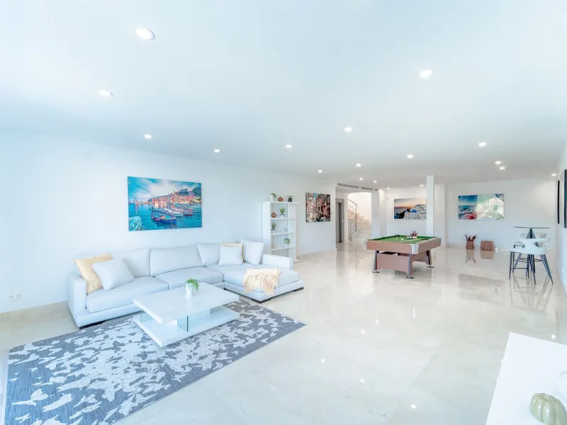 Newly built contemporary villa, finished on two floors plus basement, plus roof top, accessible by stairs and elevator. It is located in a natural environment, surrounded by golf and mountain, providing nice open views to those, panoramic sea view from th