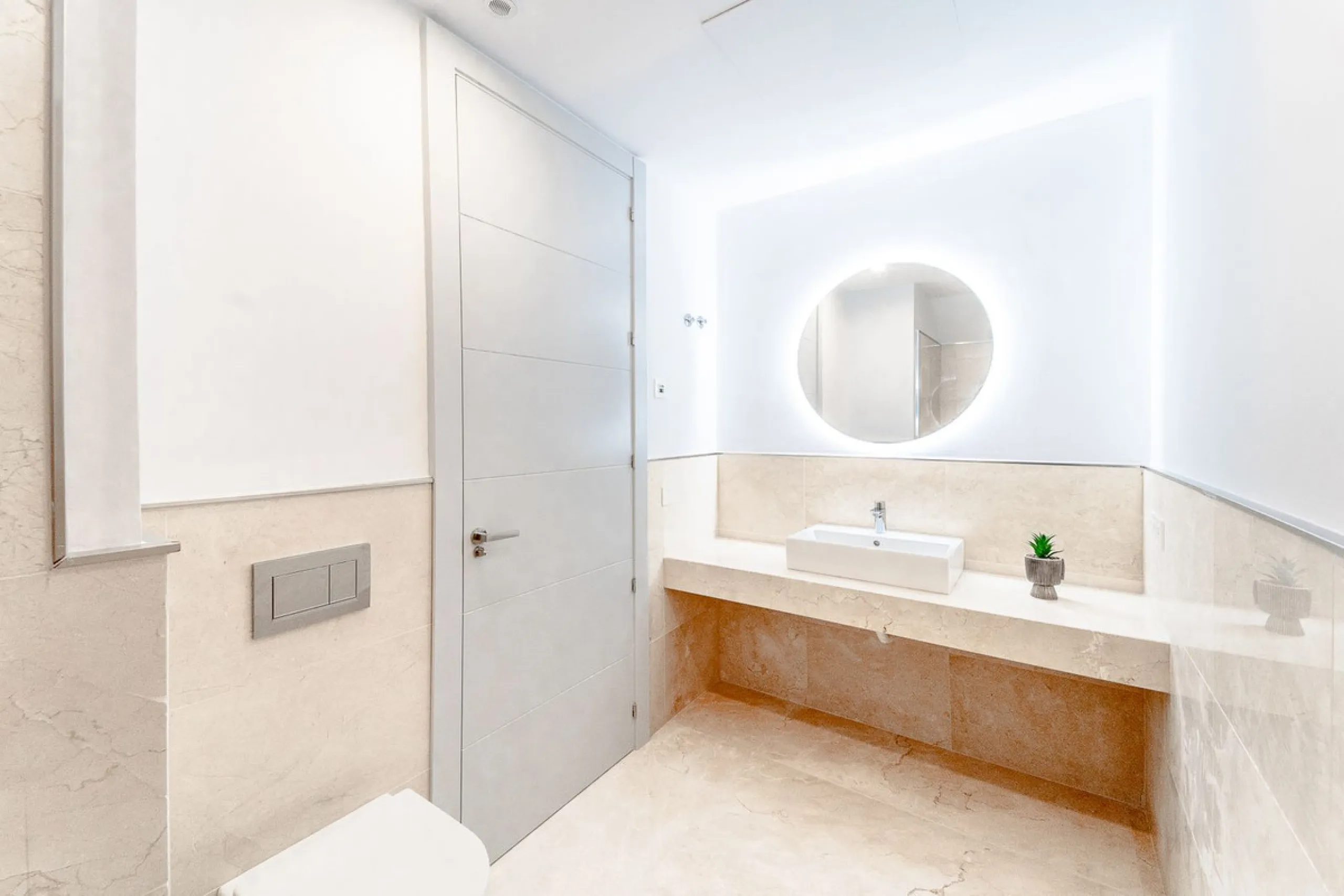 Newly built contemporary villa, finished on two floors plus basement, plus roof top, accessible by stairs and elevator. It is located in a natural environment, surrounded by golf and mountain, providing nice open views to those, panoramic sea view from th