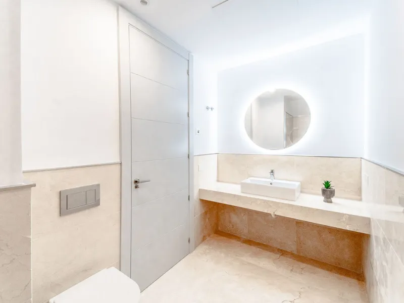 Newly built contemporary villa, finished on two floors plus basement, plus roof top, accessible by stairs and elevator. It is located in a natural environment, surrounded by golf and mountain, providing nice open views to those, panoramic sea view from th