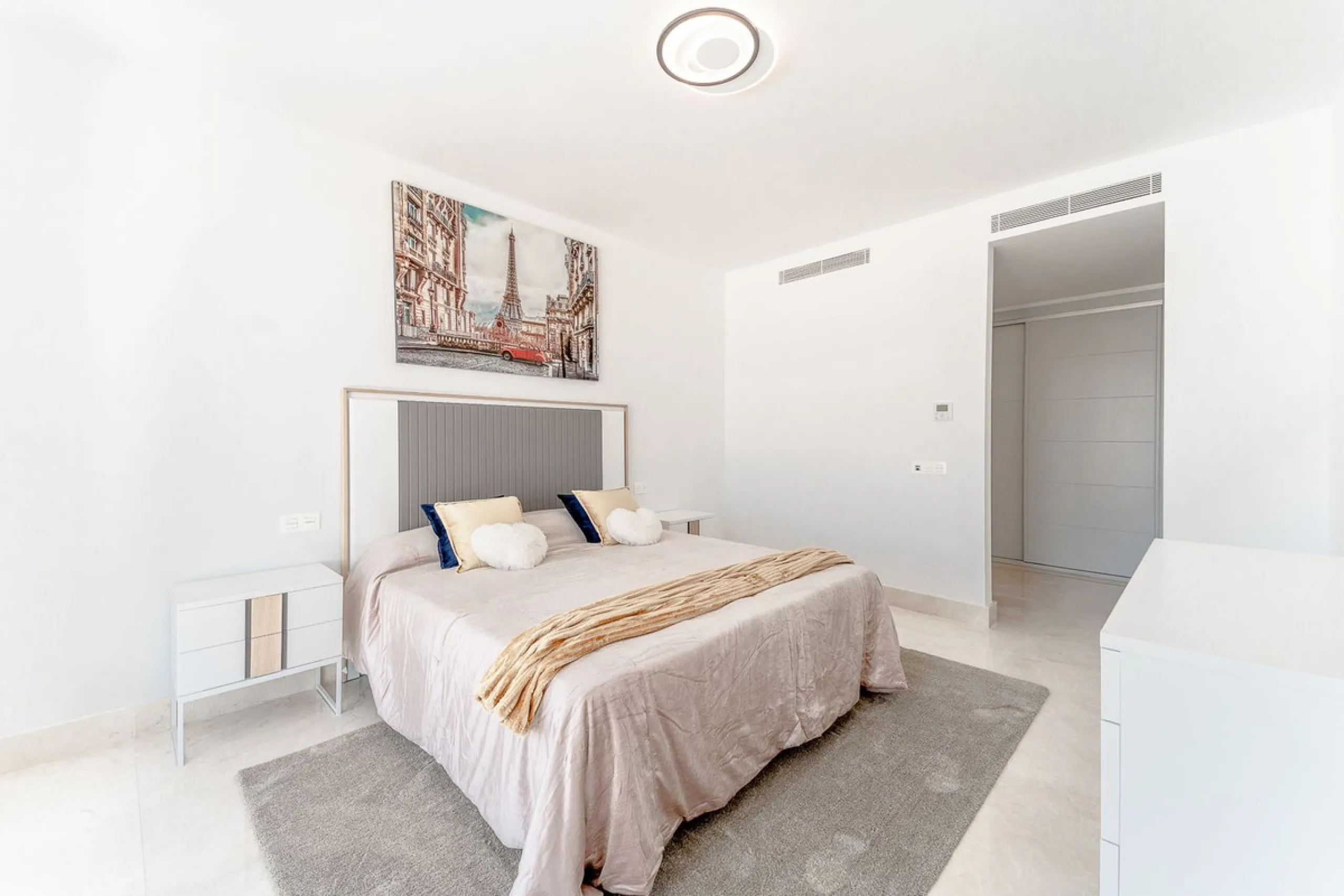 Newly built contemporary villa, finished on two floors plus basement, plus roof top, accessible by stairs and elevator. It is located in a natural environment, surrounded by golf and mountain, providing nice open views to those, panoramic sea view from th
