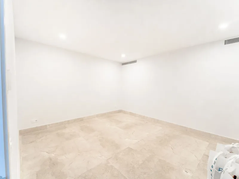 Newly built contemporary villa, finished on two floors plus basement, plus roof top, accessible by stairs and elevator. It is located in a natural environment, surrounded by golf and mountain, providing nice open views to those, panoramic sea view from th