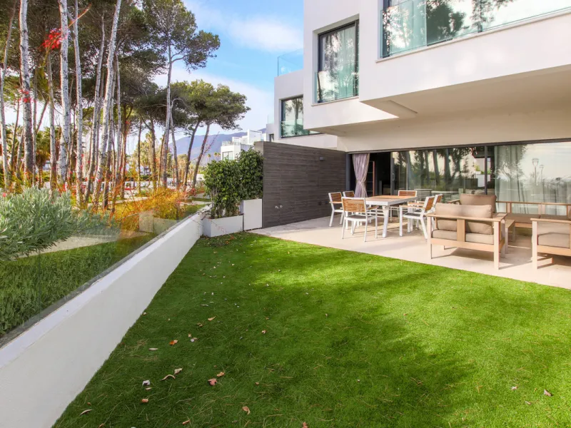 TOWNHOUSE IN FIRST LINE OF THE BEACH, ESTEPONA