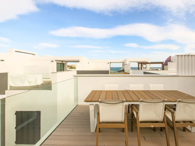 TOWNHOUSE IN FIRST LINE OF THE BEACH, ESTEPONA