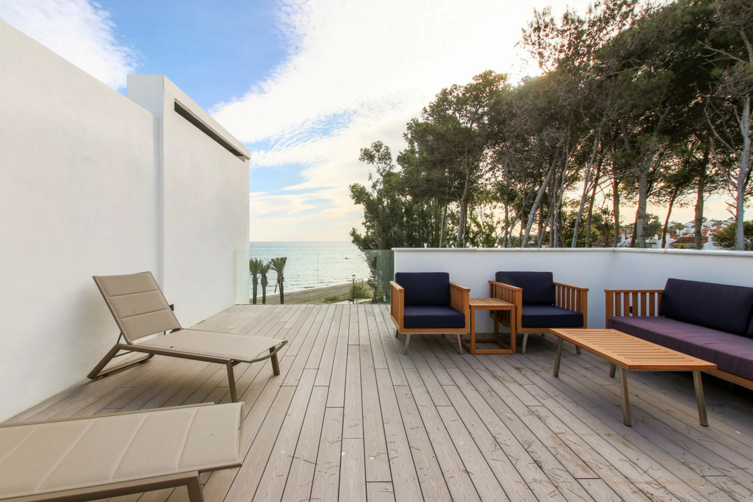 TOWNHOUSE IN FIRST LINE OF THE BEACH, ESTEPONA