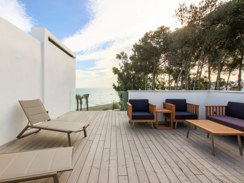 TOWNHOUSE IN FIRST LINE OF THE BEACH, ESTEPONA