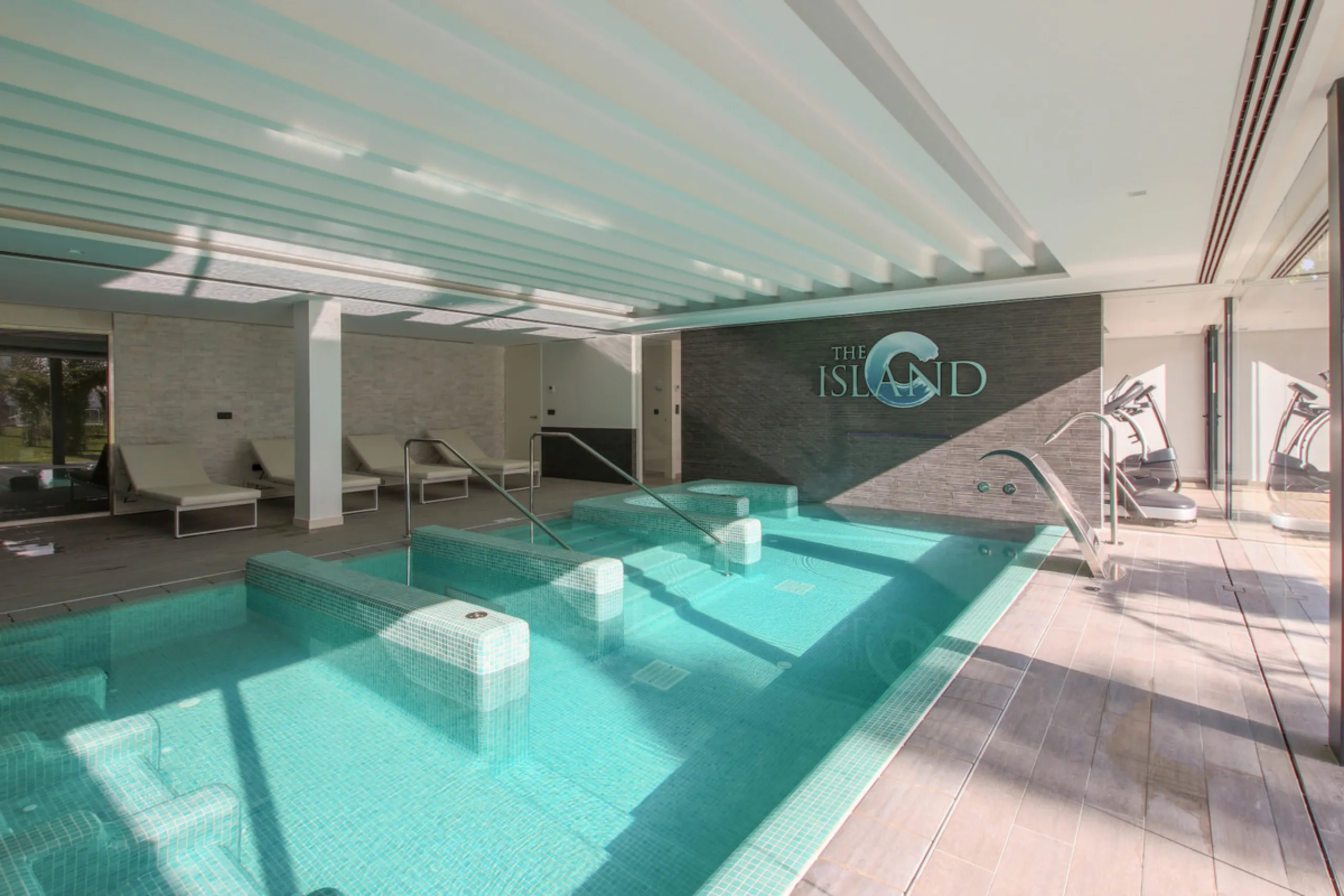 TOWNHOUSE IN FIRST LINE OF THE BEACH, ESTEPONA