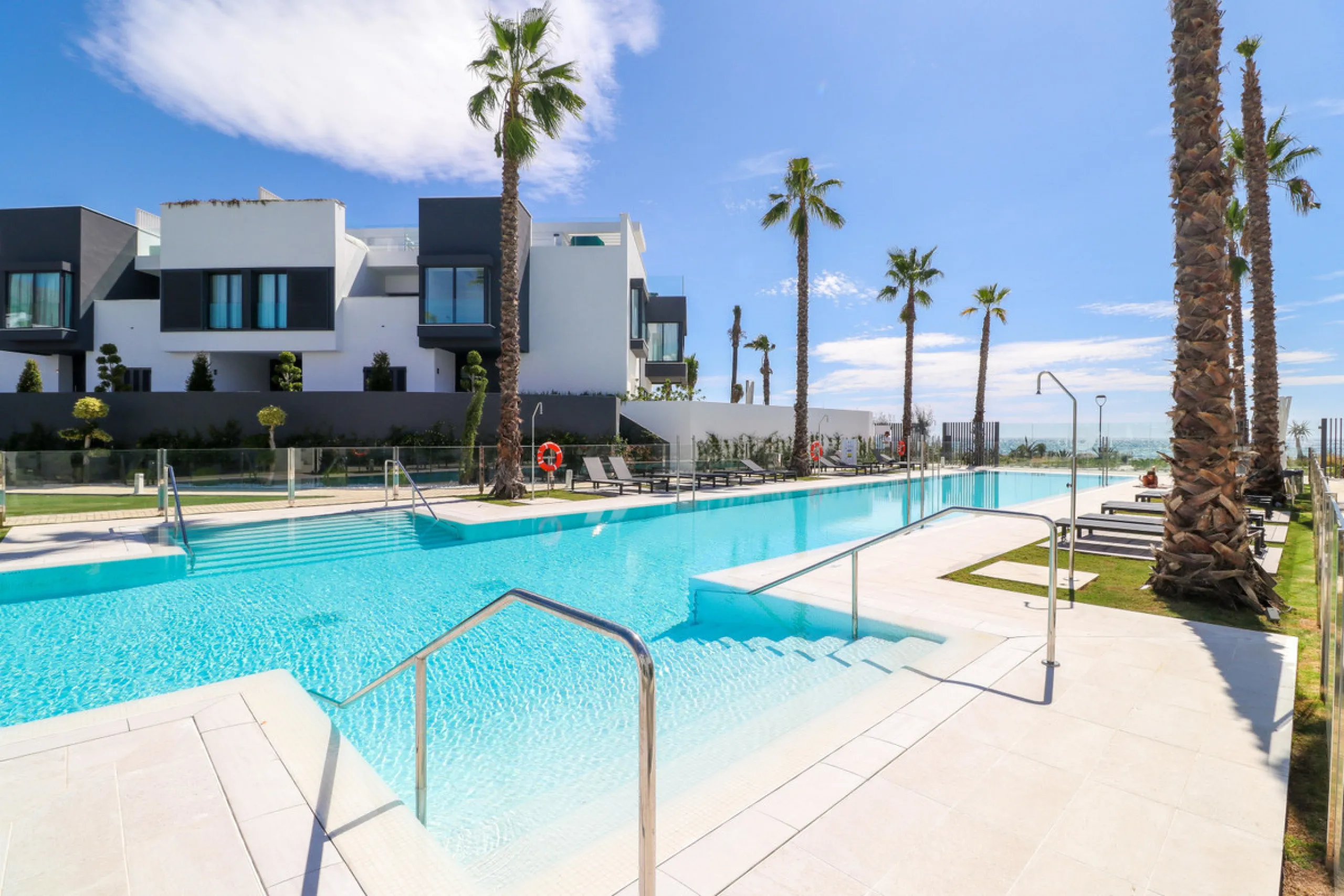TOWNHOUSE IN FIRST LINE OF THE BEACH, ESTEPONA