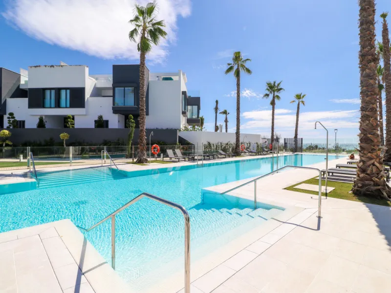 TOWNHOUSE IN FIRST LINE OF THE BEACH, ESTEPONA