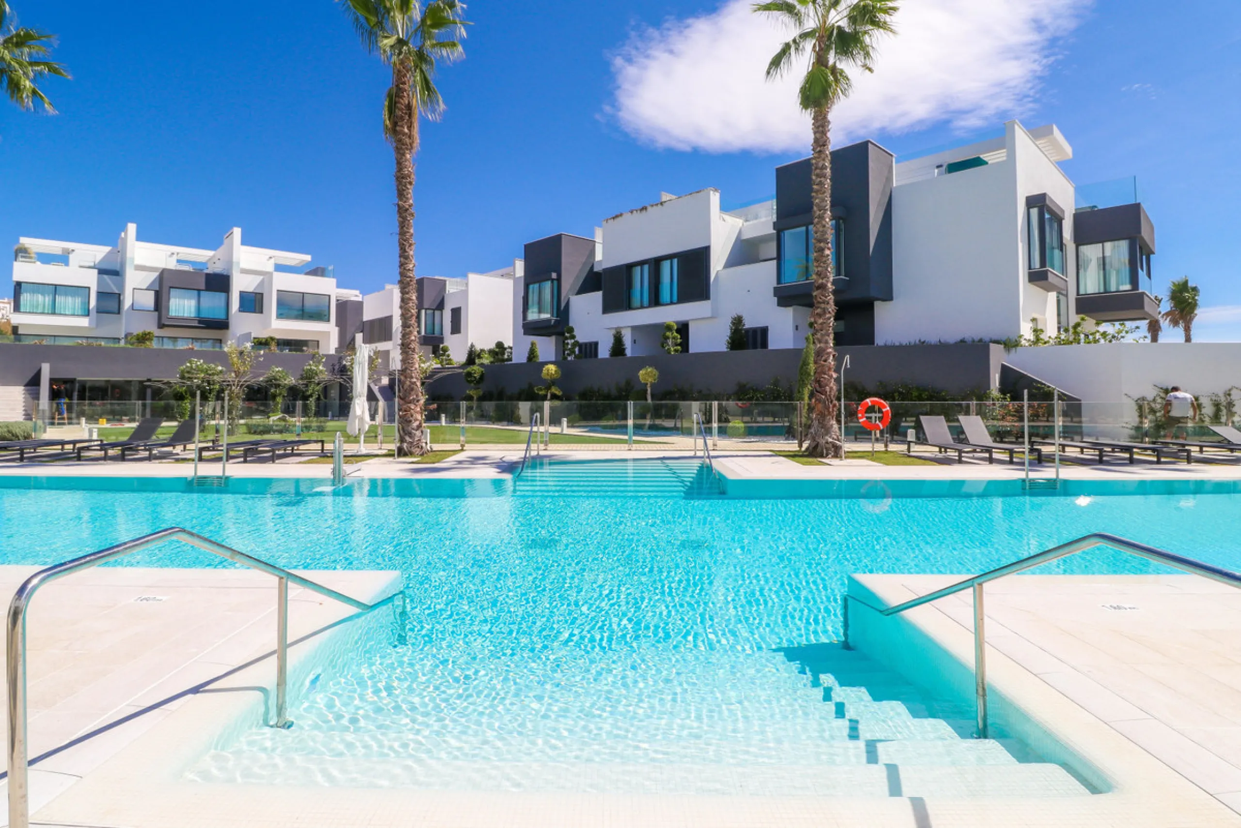 TOWNHOUSE IN FIRST LINE OF THE BEACH, ESTEPONA