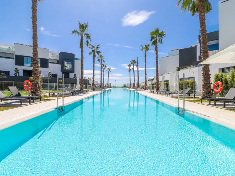 TOWNHOUSE IN FIRST LINE OF THE BEACH, ESTEPONA