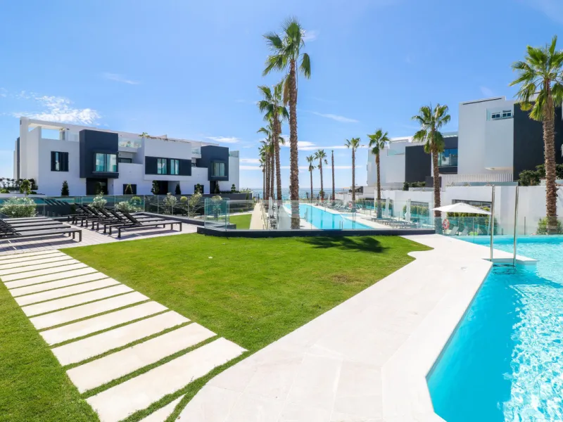 TOWNHOUSE IN FIRST LINE OF THE BEACH, ESTEPONA