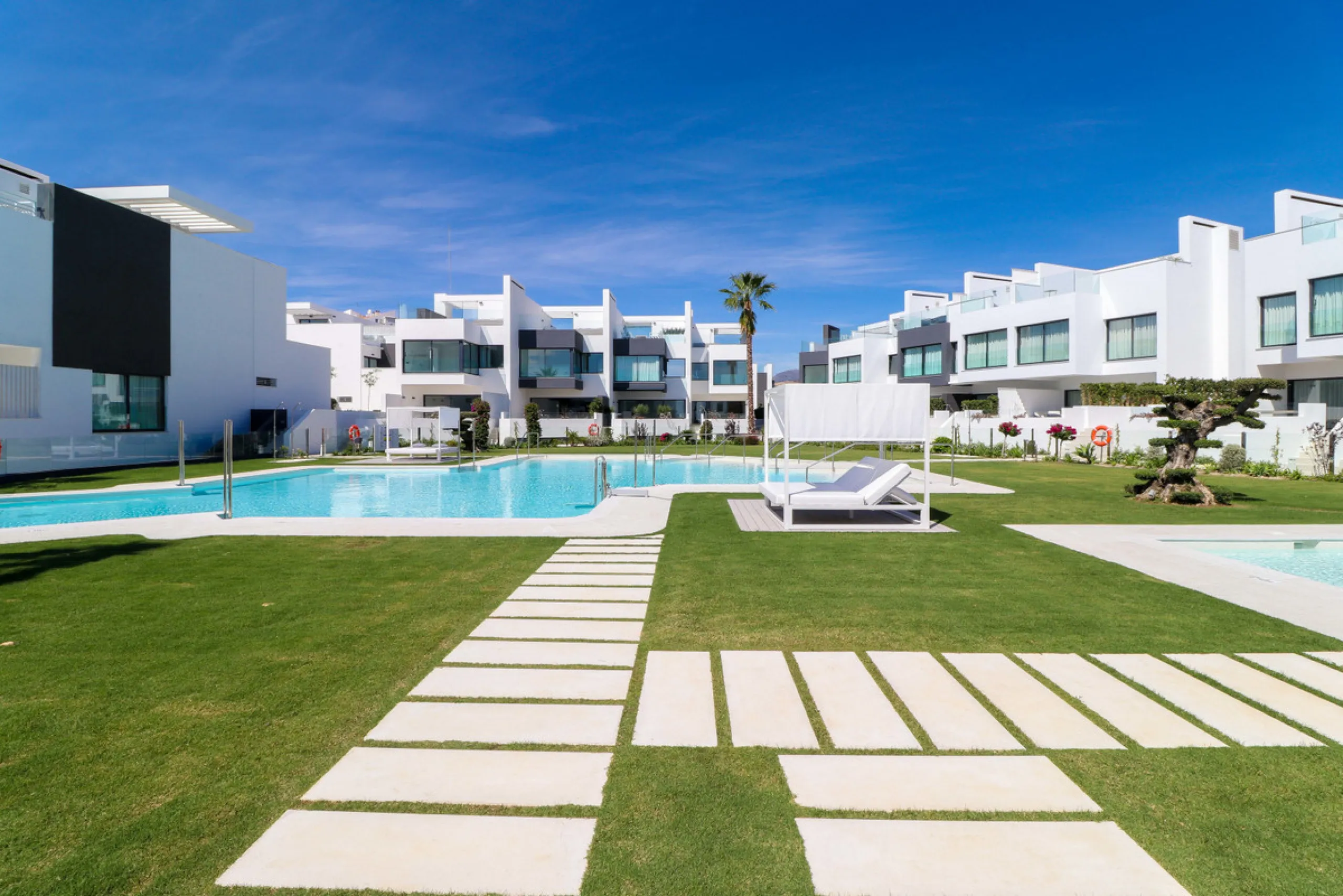 TOWNHOUSE IN FIRST LINE OF THE BEACH, ESTEPONA