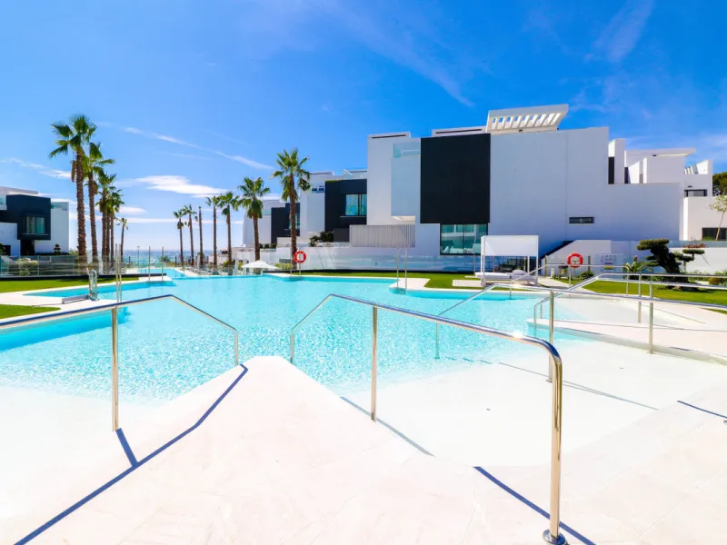TOWNHOUSE IN FIRST LINE OF THE BEACH, ESTEPONA