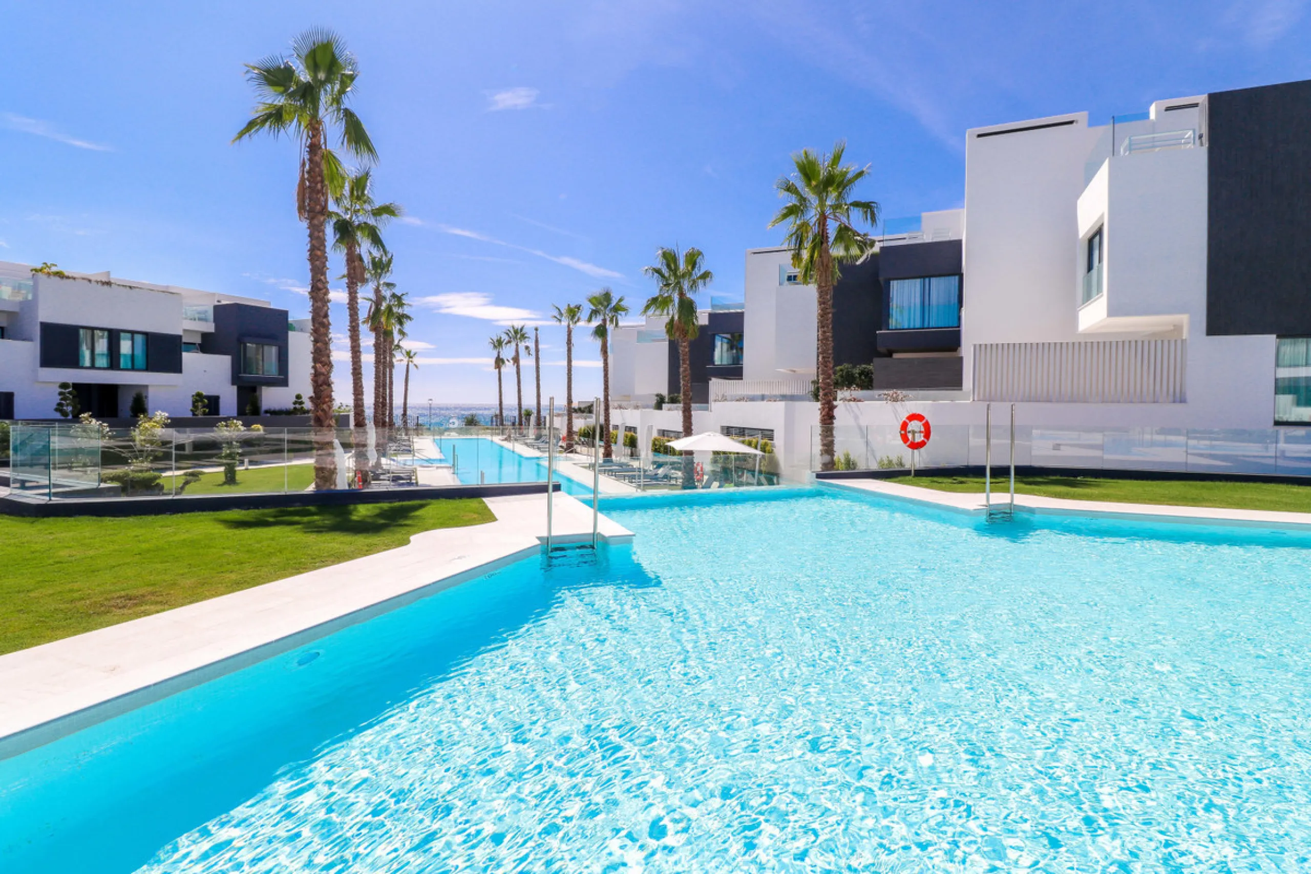 TOWNHOUSE IN FIRST LINE OF THE BEACH, ESTEPONA