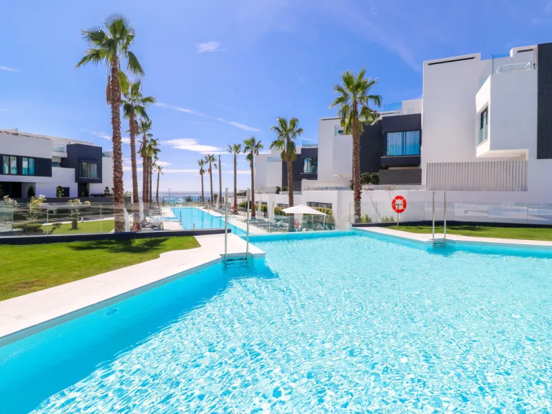 TOWNHOUSE IN FIRST LINE OF THE BEACH, ESTEPONA