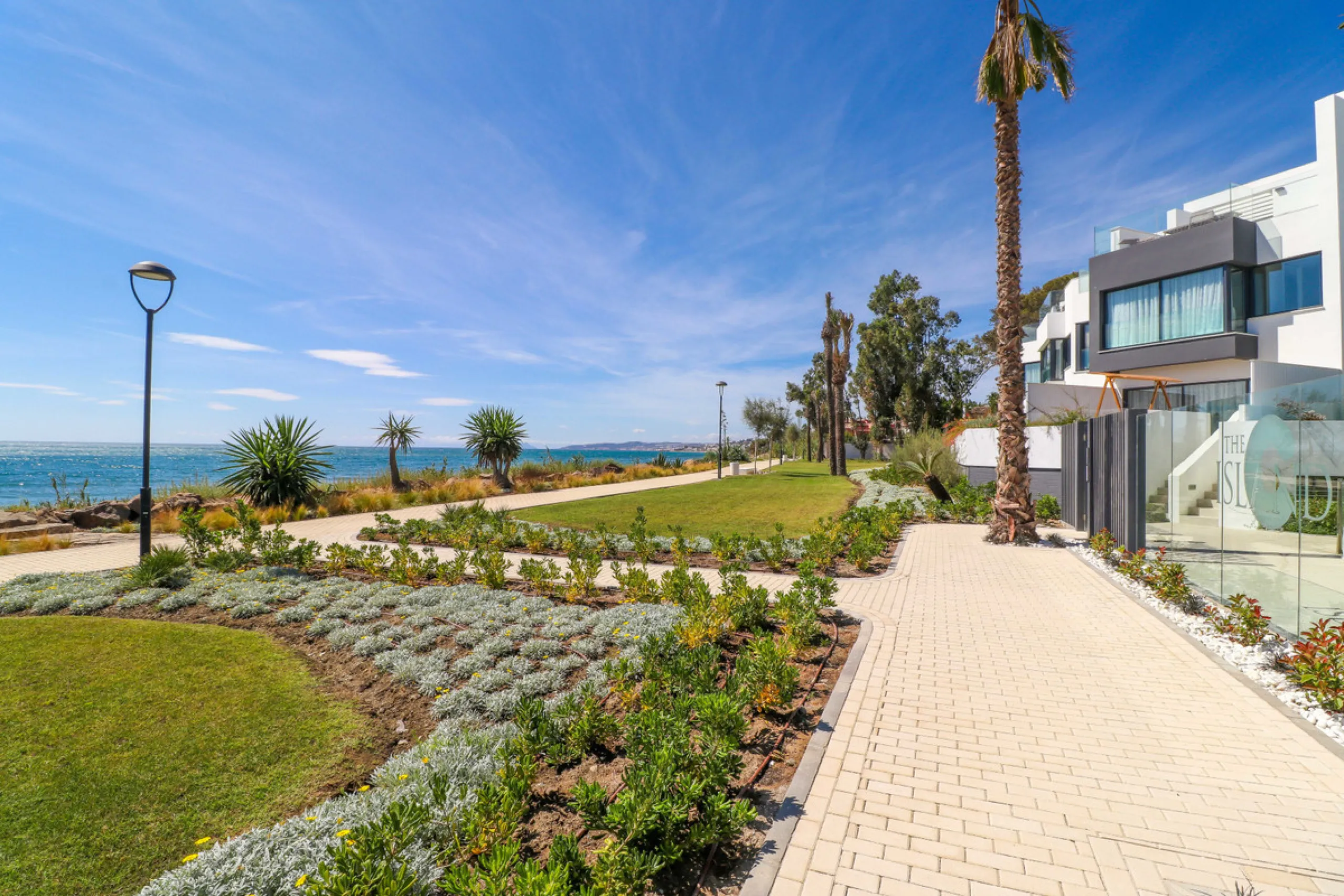 TOWNHOUSE IN FIRST LINE OF THE BEACH, ESTEPONA