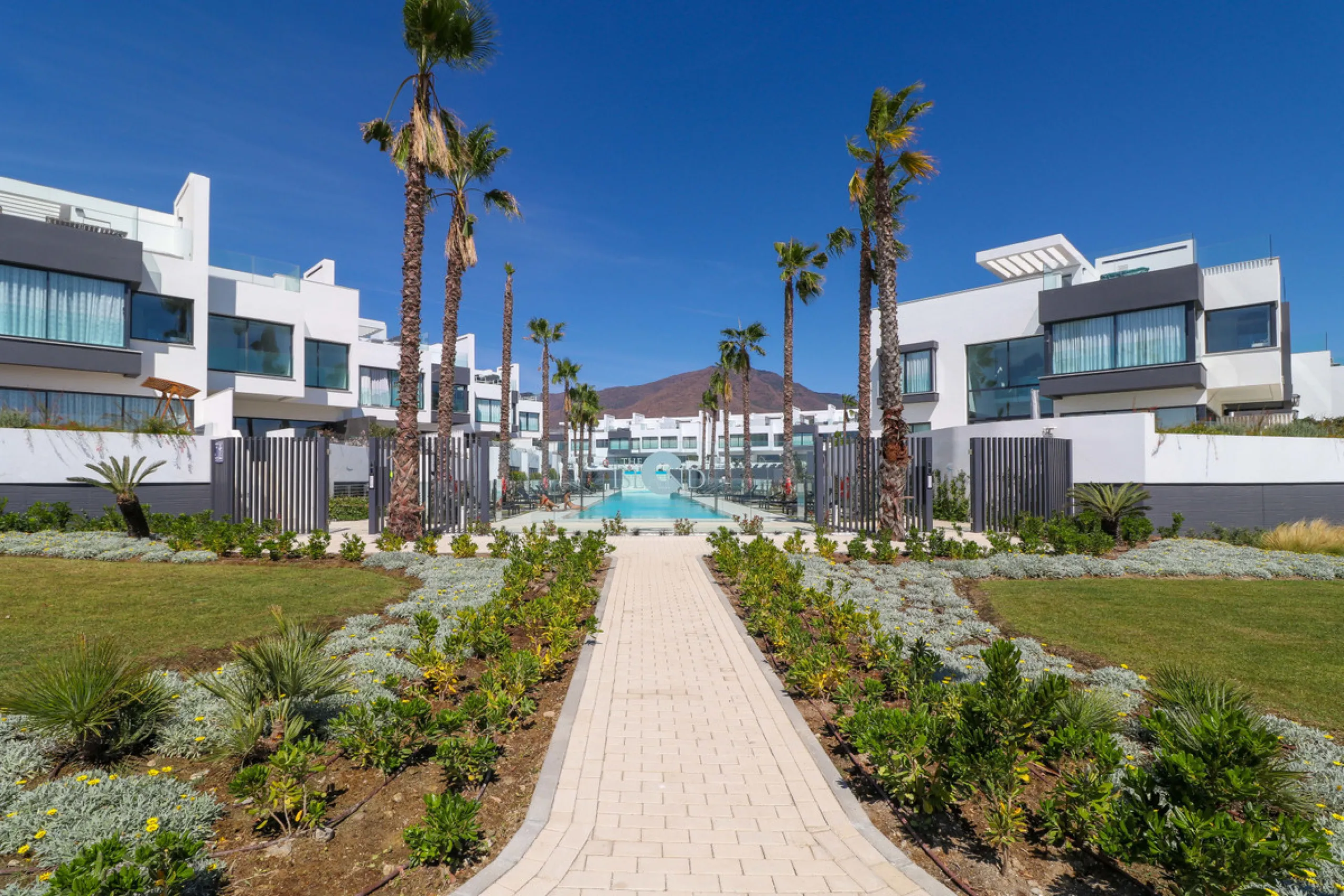 TOWNHOUSE IN FIRST LINE OF THE BEACH, ESTEPONA