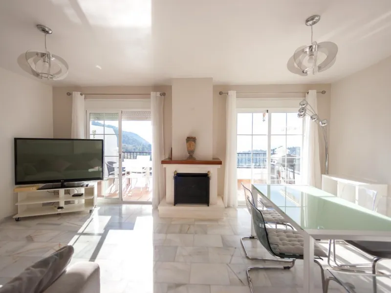 GREAT OPPORTUNITY! Bright and spacious house located in the sought after area of Puerto Blanquillo in Frigiliana, with un interrupted views over the valley towards Nerja and the Mediterranean Sea. The house is on a corner plot and has two independent entr