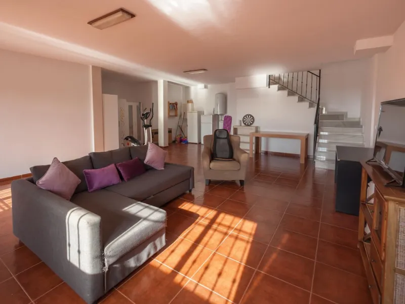 GREAT OPPORTUNITY! Bright and spacious house located in the sought after area of Puerto Blanquillo in Frigiliana, with un interrupted views over the valley towards Nerja and the Mediterranean Sea. The house is on a corner plot and has two independent entr