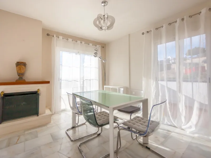 GREAT OPPORTUNITY! Bright and spacious house located in the sought after area of Puerto Blanquillo in Frigiliana, with un interrupted views over the valley towards Nerja and the Mediterranean Sea. The house is on a corner plot and has two independent entr