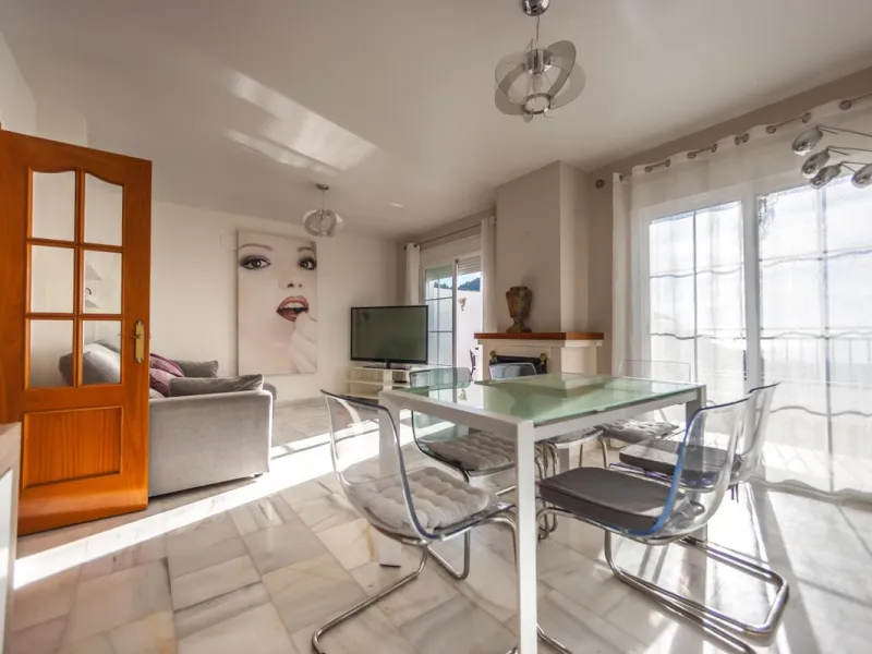 GREAT OPPORTUNITY! Bright and spacious house located in the sought after area of Puerto Blanquillo in Frigiliana, with un interrupted views over the valley towards Nerja and the Mediterranean Sea. The house is on a corner plot and has two independent entr