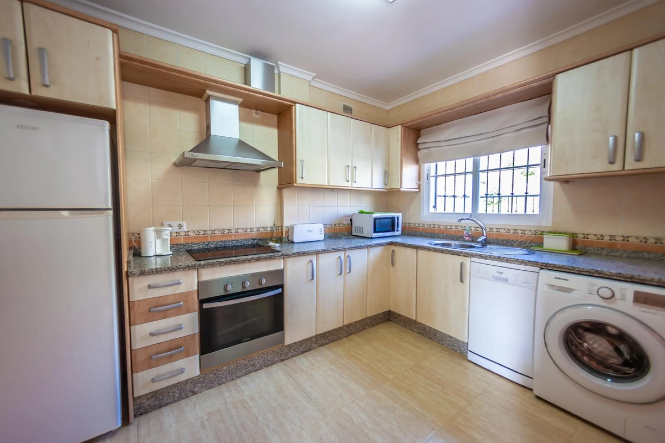 GREAT OPPORTUNITY! Bright and spacious house located in the sought after area of Puerto Blanquillo in Frigiliana, with un interrupted views over the valley towards Nerja and the Mediterranean Sea. The house is on a corner plot and has two independent entr